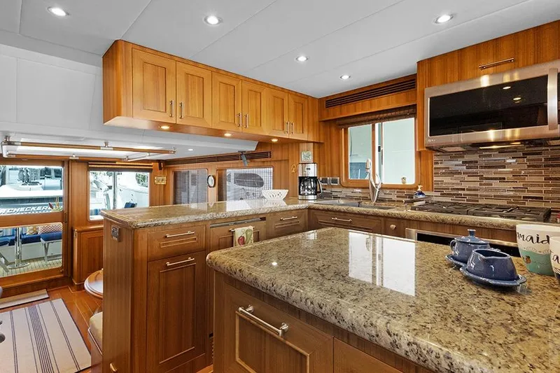 Slide: The Image of Outer Reef 610 Motoryacht 2020 - 38