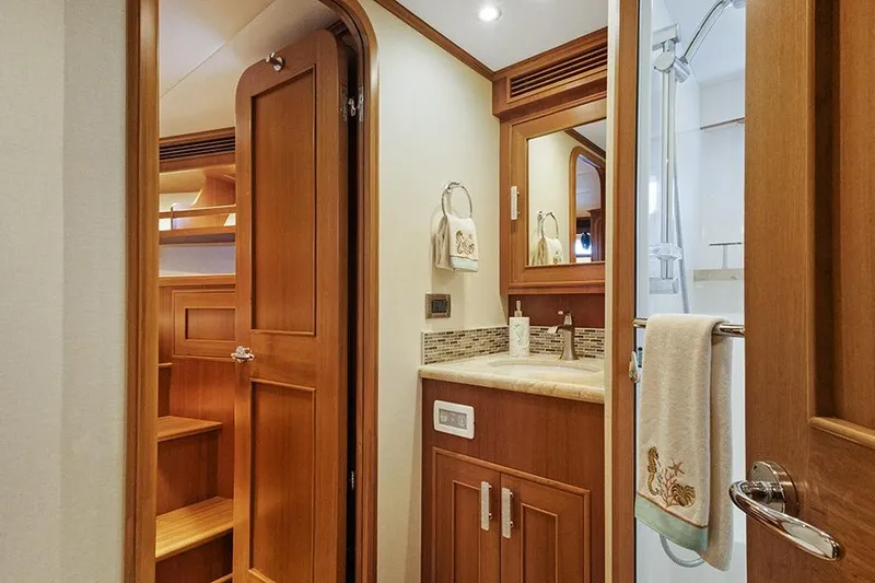 Slide: The Image of Outer Reef 610 Motoryacht 2020 - 61