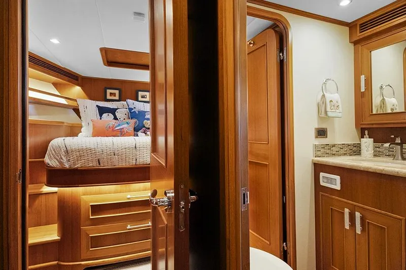 Slide: The Image of Outer Reef 610 Motoryacht 2020 - 64