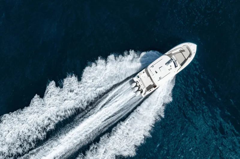 Slide: The Image of Boston Whaler 350 REALM 2022 - 24