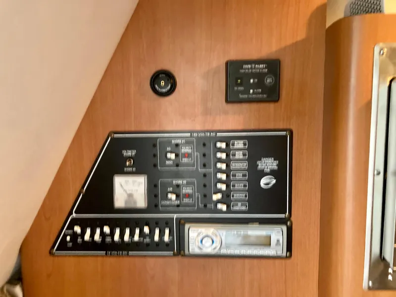 Slide: The Image of Crownline Boats 270 CR 2008 - 11