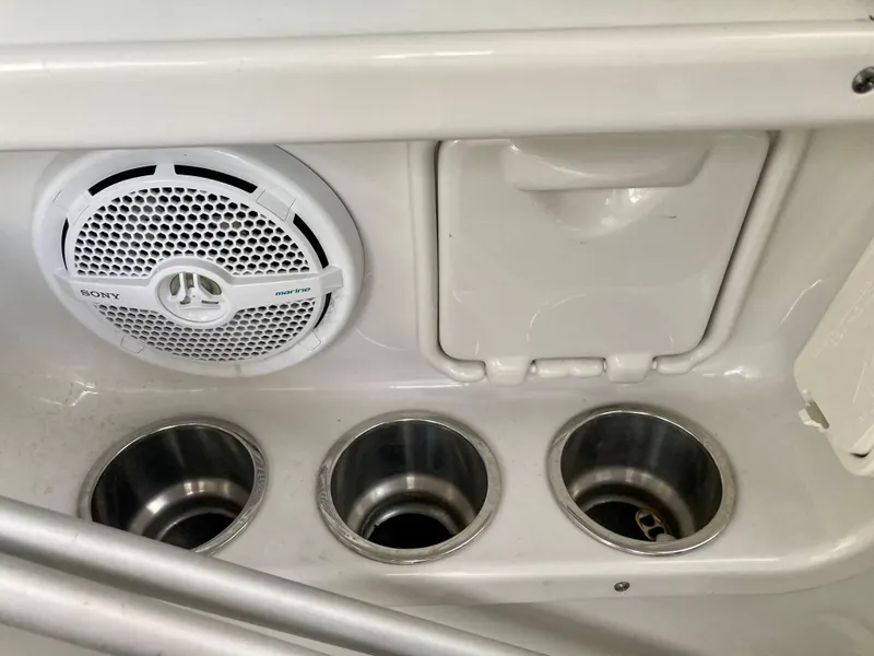 Slide: The Image of Crownline Boats 270 CR 2008 - 15