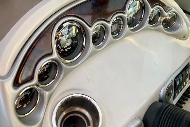 Slide: The Image of Crownline Boats 270 CR 2008 - 19