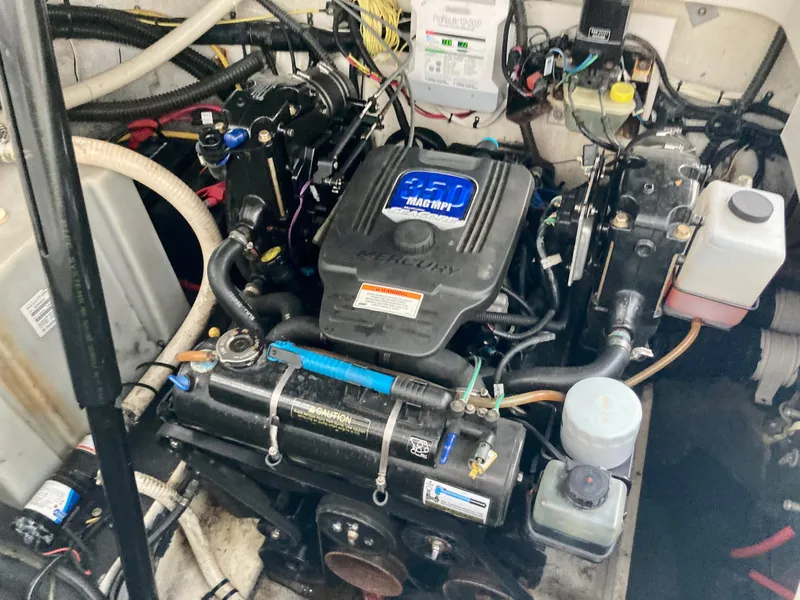 Slide: The Image of Crownline Boats 270 CR 2008 - 21