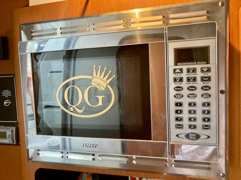 Slide: The Image of Crownline Boats 270 CR 2008 - 8