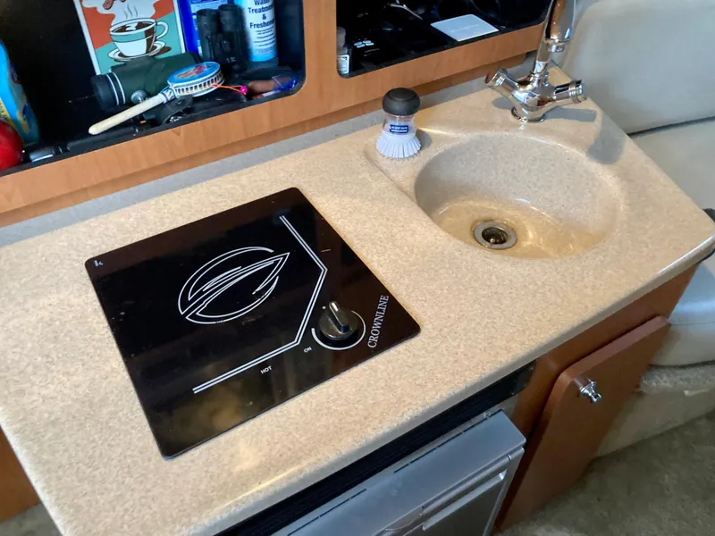 Slide: The Image of Crownline Boats 270 CR 2008 - 9