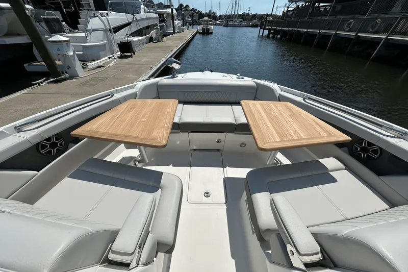 Slide: The Image of Sea Ray SLX 350 Outboard 2026 - 12