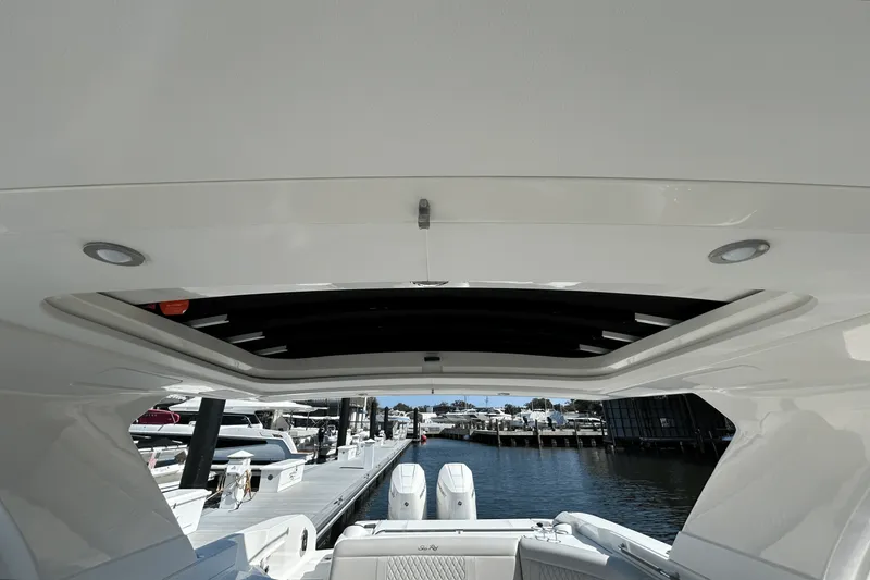 Slide: The Image of Sea Ray SLX 350 Outboard 2026 - 18