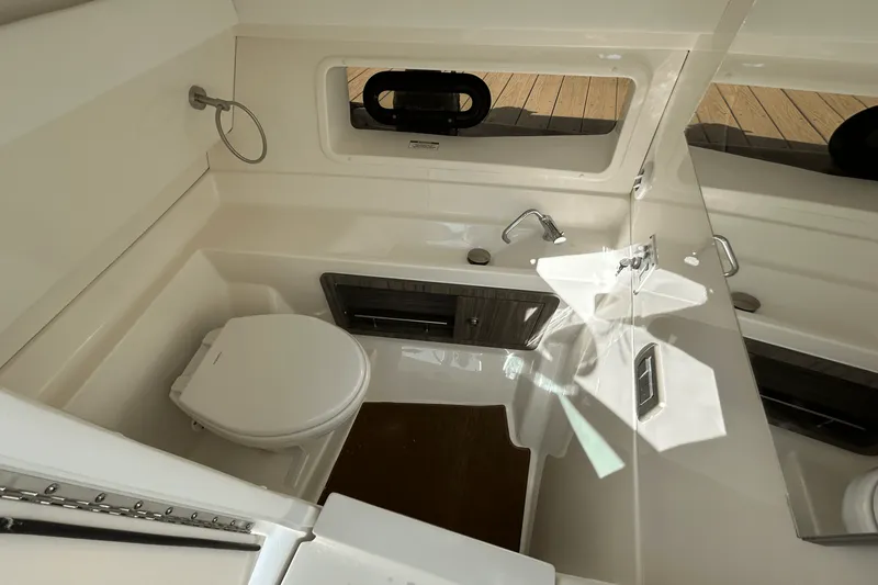 Slide: The Image of Sea Ray SLX 350 Outboard 2026 - 20