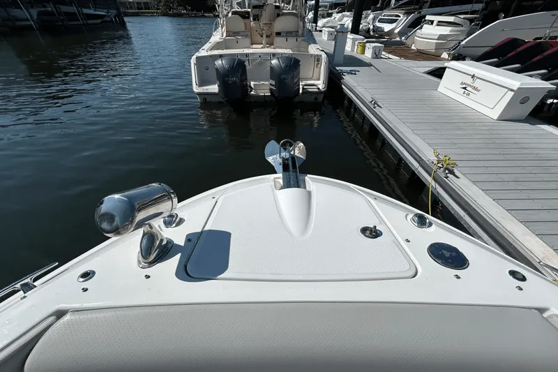 Slide: The Image of Sea Ray SLX 350 Outboard 2026 - 23