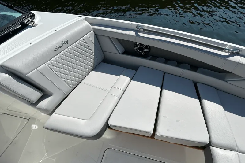 Slide: The Image of Sea Ray SLX 350 Outboard 2026 - 24