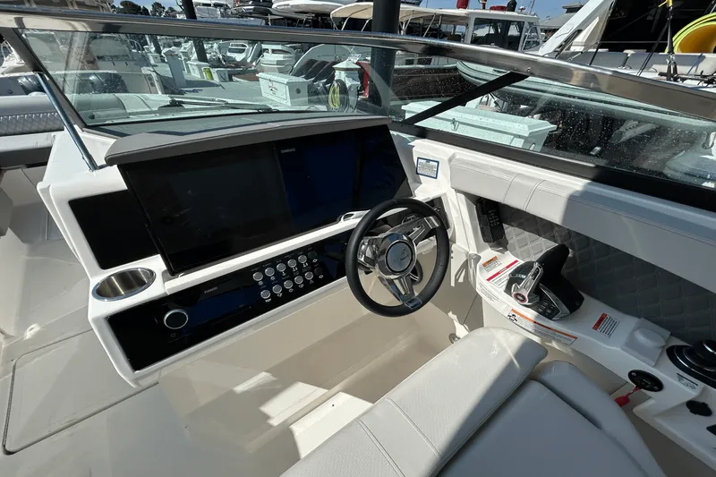 Slide: The Image of Sea Ray SLX 350 Outboard 2026 - 28