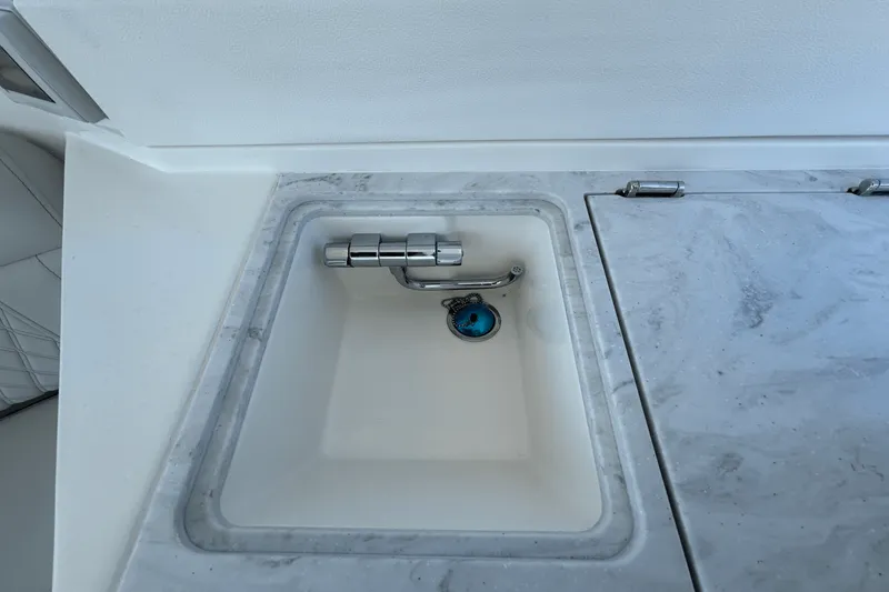 Slide: The Image of Sea Ray SLX 350 Outboard 2026 - 33