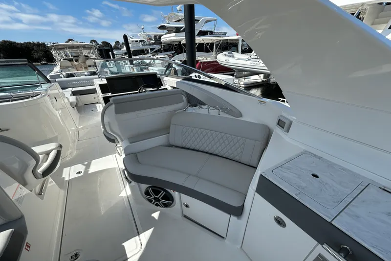 Slide: The Image of Sea Ray SLX 350 Outboard 2026 - 37