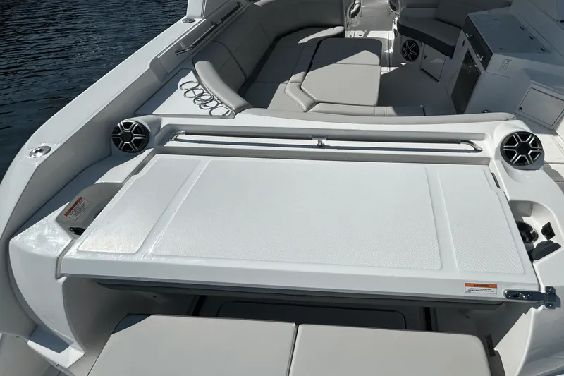 Slide: The Image of Sea Ray SLX 350 Outboard 2026 - 40