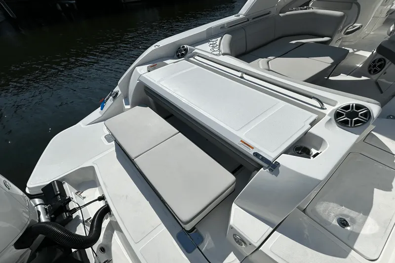 Slide: The Image of Sea Ray SLX 350 Outboard 2026 - 42