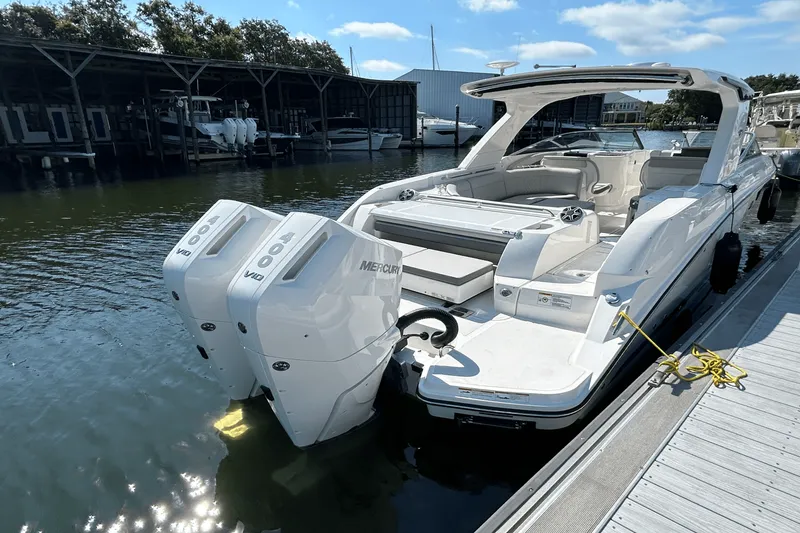 Slide: The Image of Sea Ray SLX 350 Outboard 2026 - 43