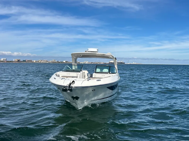 Slide: The Image of Sea Ray SLX 350 Outboard 2026 - 6