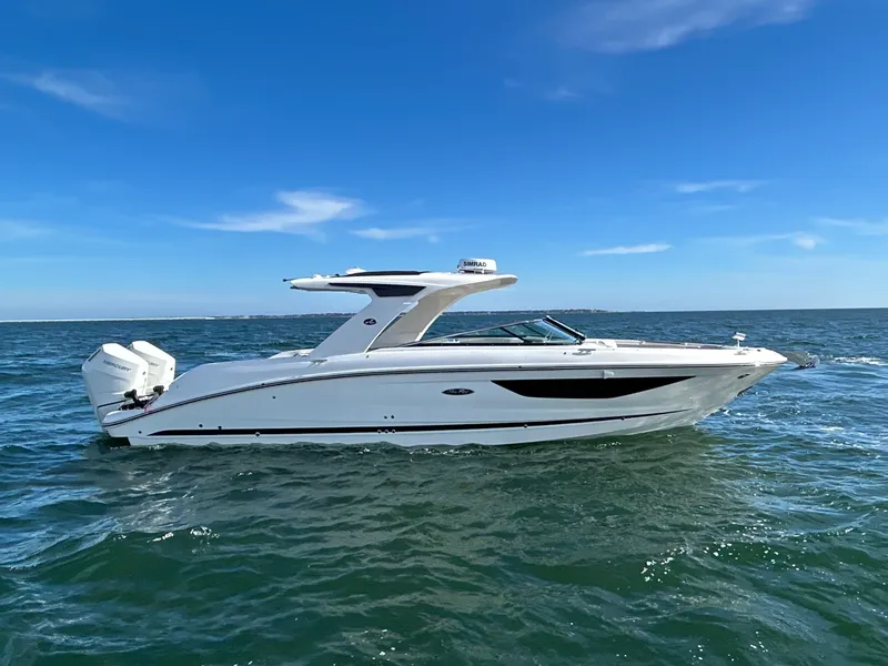 Slide: The Image of Sea Ray SLX 350 Outboard 2026 - 9