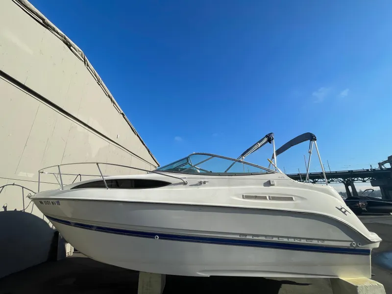 The Image of Bayliner CRUISER 245 2006 - 1
