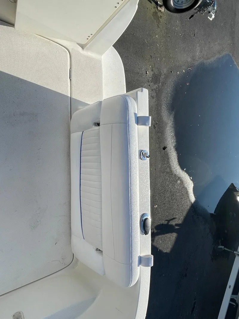 Slide: The Image of Bayliner CRUISER 245 2006 - 9