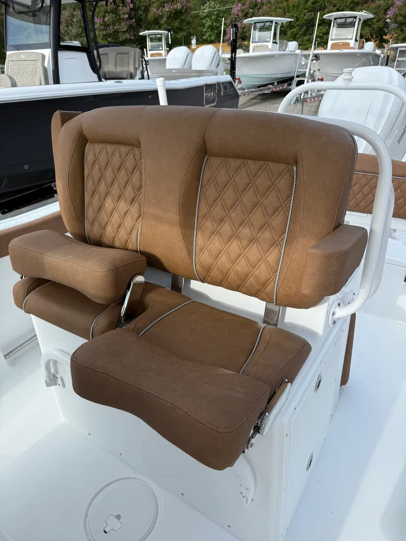 Slide: The Image of Sea Hunt Ultra 255SE 2026 - 10