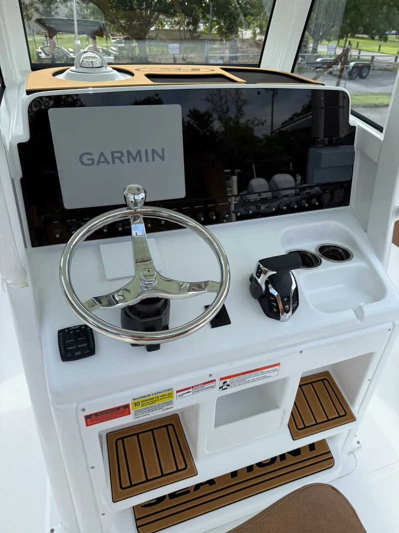 Slide: The Image of Sea Hunt Ultra 255SE 2026 - 11