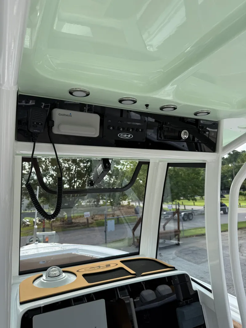 Slide: The Image of Sea Hunt Ultra 255SE 2026 - 12