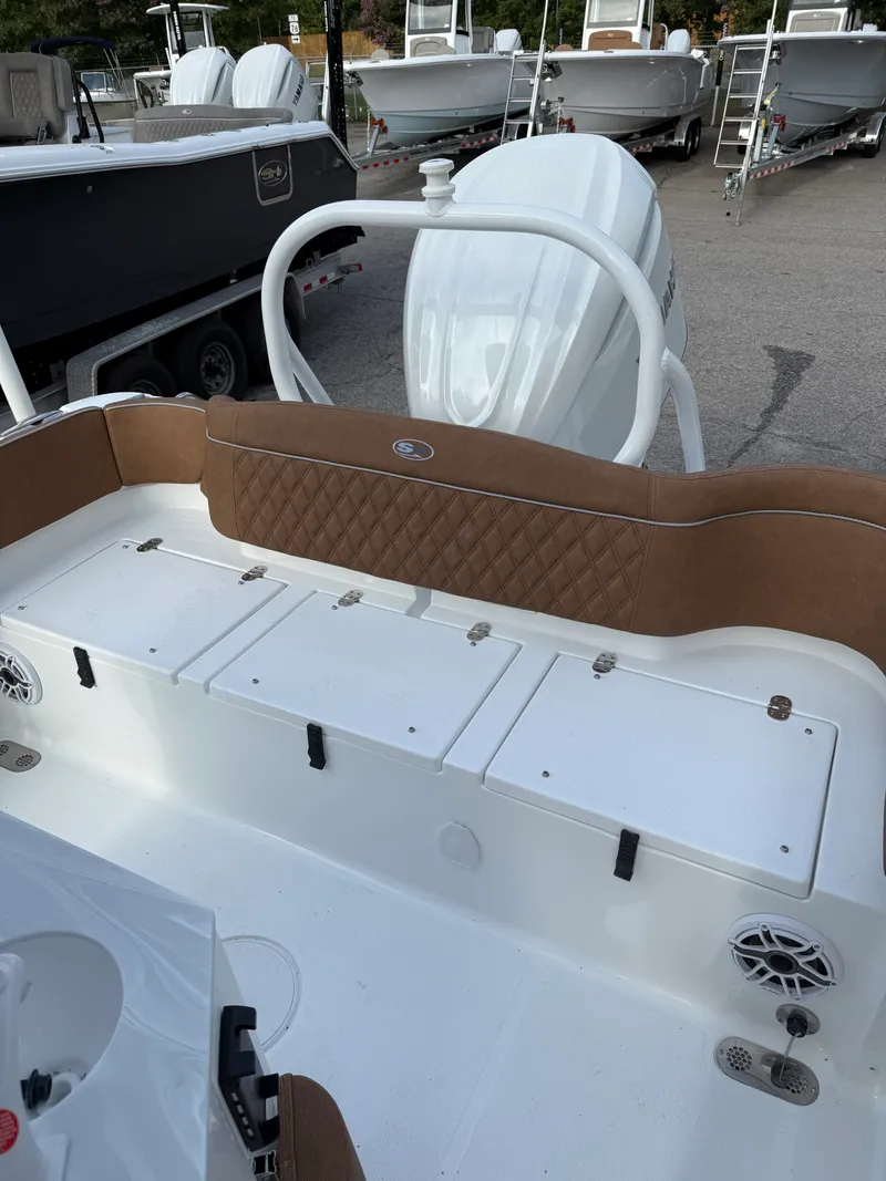 Slide: The Image of Sea Hunt Ultra 255SE 2026 - 14