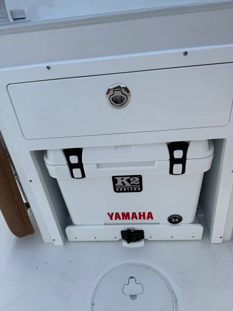 Slide: The Image of Sea Hunt Ultra 255SE 2026 - 17