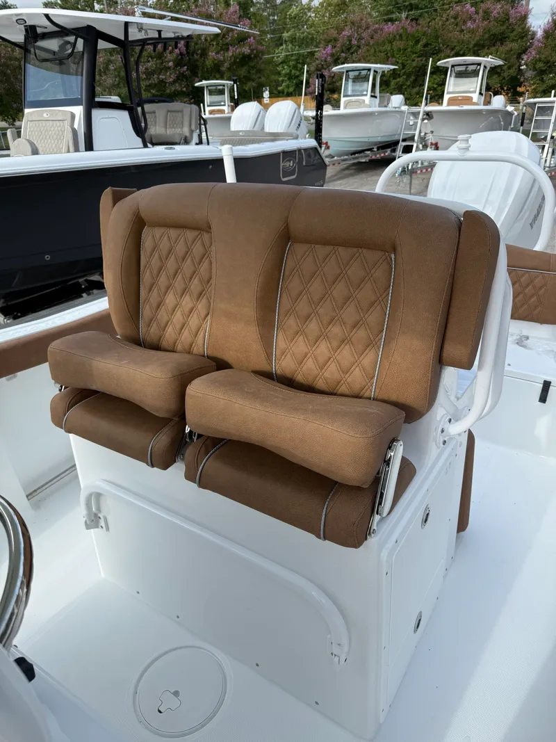 Slide: The Image of Sea Hunt Ultra 255SE 2026 - 9