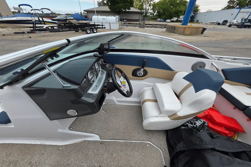 Slide: The Image of Four Winns H 180 OB 2015 - 8