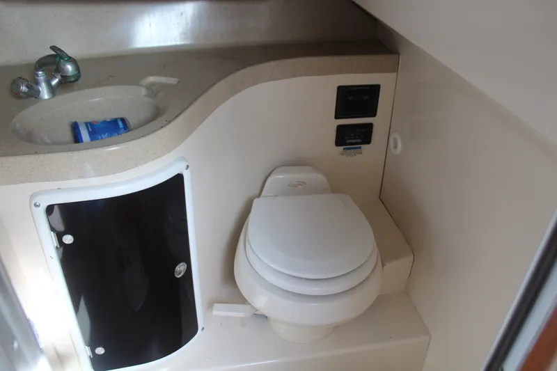 Slide: The Image of Wellcraft 290 COASTAL 2004 - 25