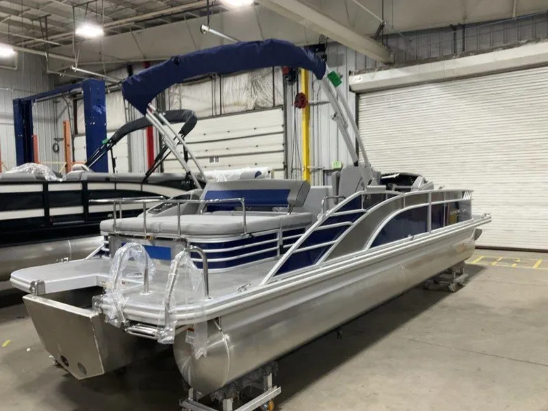 Slide: The Image of 2023 Bennington 25 LTSB pontoon boat in a warehouse. - 15