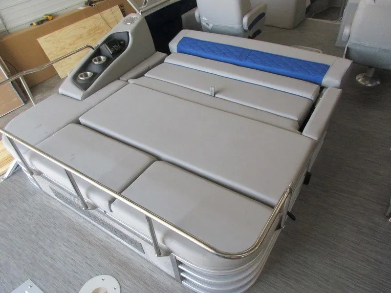 Slide: The Image of 2023 Bennington 25 LTSB boat with spacious seating and cup holders. - 9