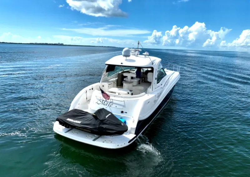 Slide: The Image of 2004 Sea Ray 500 Sundancer yacht cruising on open water. - 10