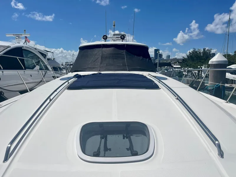 Slide: The Image of 2004 Sea Ray 500 Sundancer yacht docked under a clear blue sky. - 22