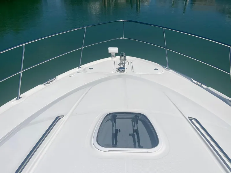 Slide: The Image of Bow view of 2004 Sea Ray 500 Sundancer yacht on calm water. - 24