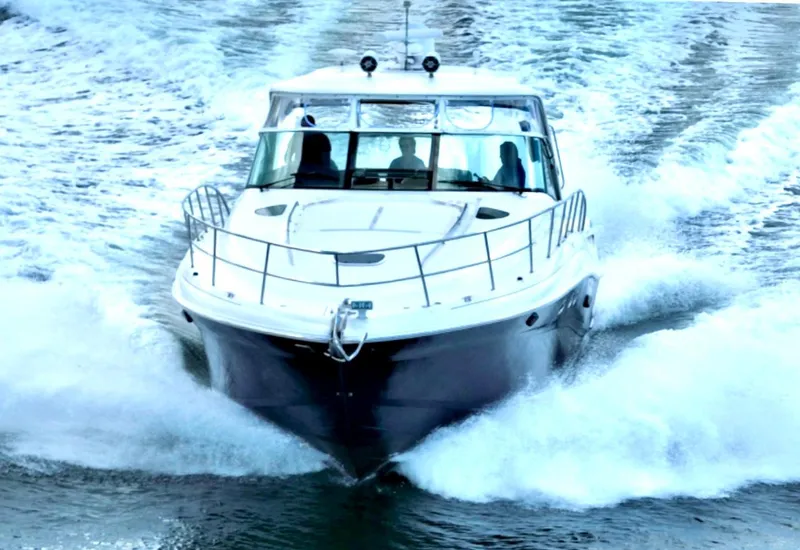 Slide: The Image of 2004 Sea Ray 500 Sundancer yacht cruising on water. - 3