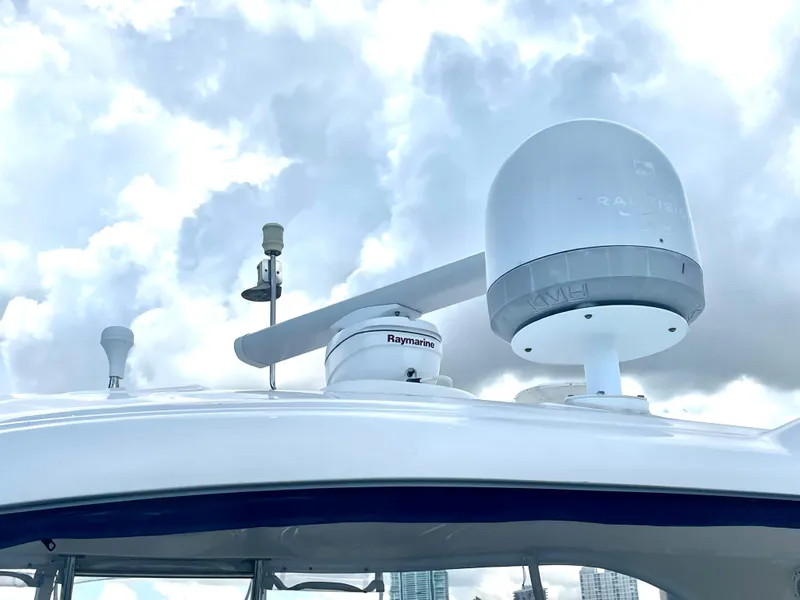 Slide: The Image of Radar and antenna equipment on a 2004 Sea Ray 500 Sundancer yacht. - 48