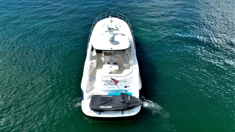 Slide: The Image of 2004 Sea Ray 500 Sundancer yacht cruising on open water. - 9