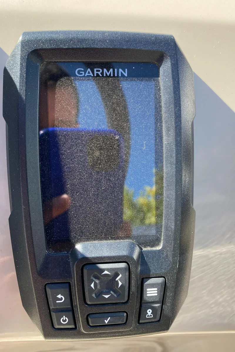 Slide: The Image of Garmin device on 2018 Bennington 22 SFX boat dashboard. - 14