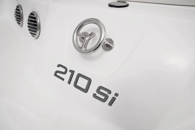 Slide: The Image of Tahoe 210 Si 2023 - 50