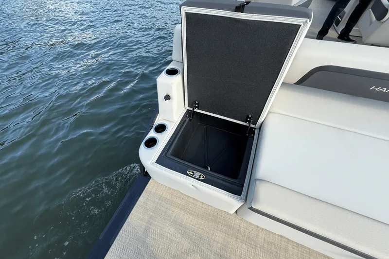 Slide: The Image of Harris Cruiser 230 2026 - 10