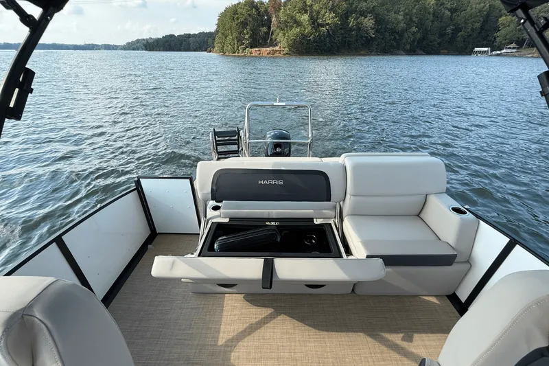 Slide: The Image of Harris Cruiser 230 2026 - 14