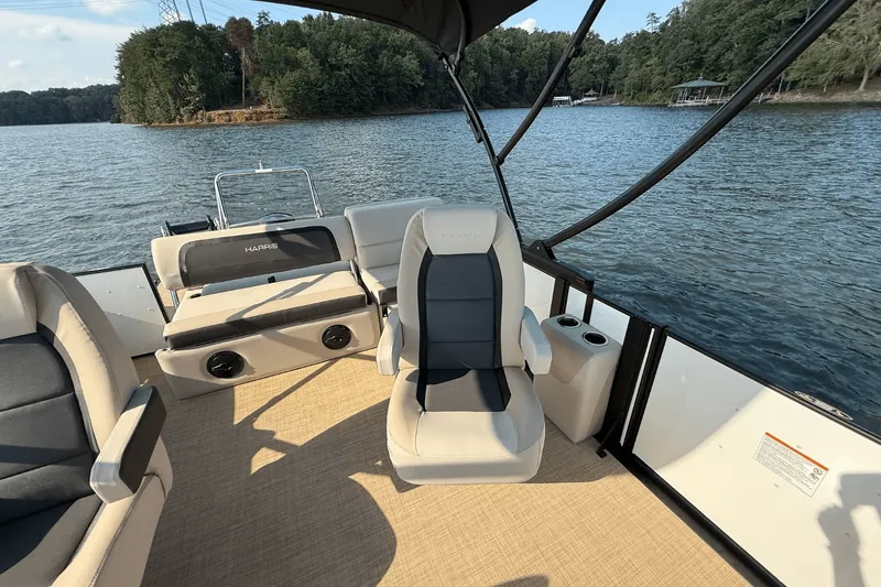 Slide: The Image of Harris Cruiser 230 2026 - 15