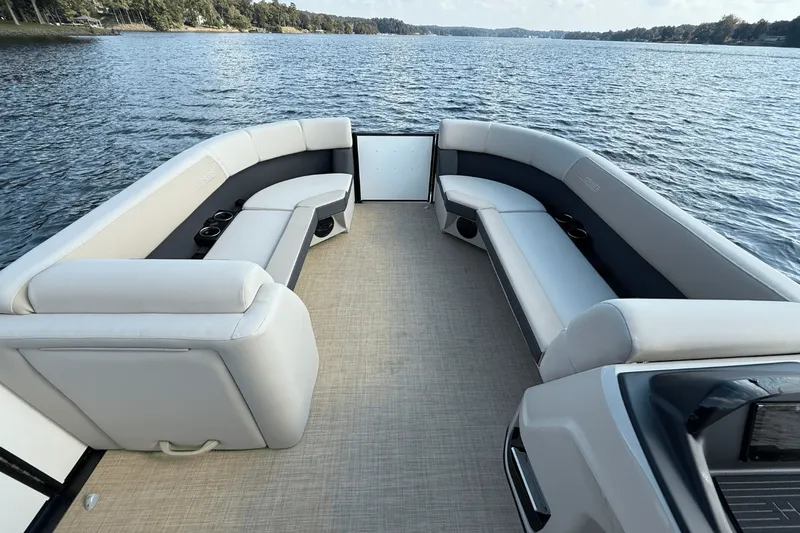 Slide: The Image of Harris Cruiser 230 2026 - 20