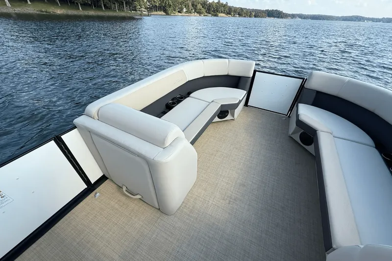 Slide: The Image of Harris Cruiser 230 2026 - 21