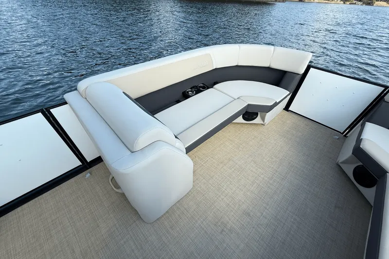 Slide: The Image of Harris Cruiser 230 2026 - 22