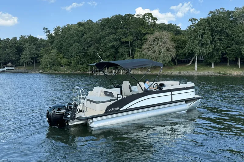 Slide: The Image of Harris Cruiser 230 2026 - 4